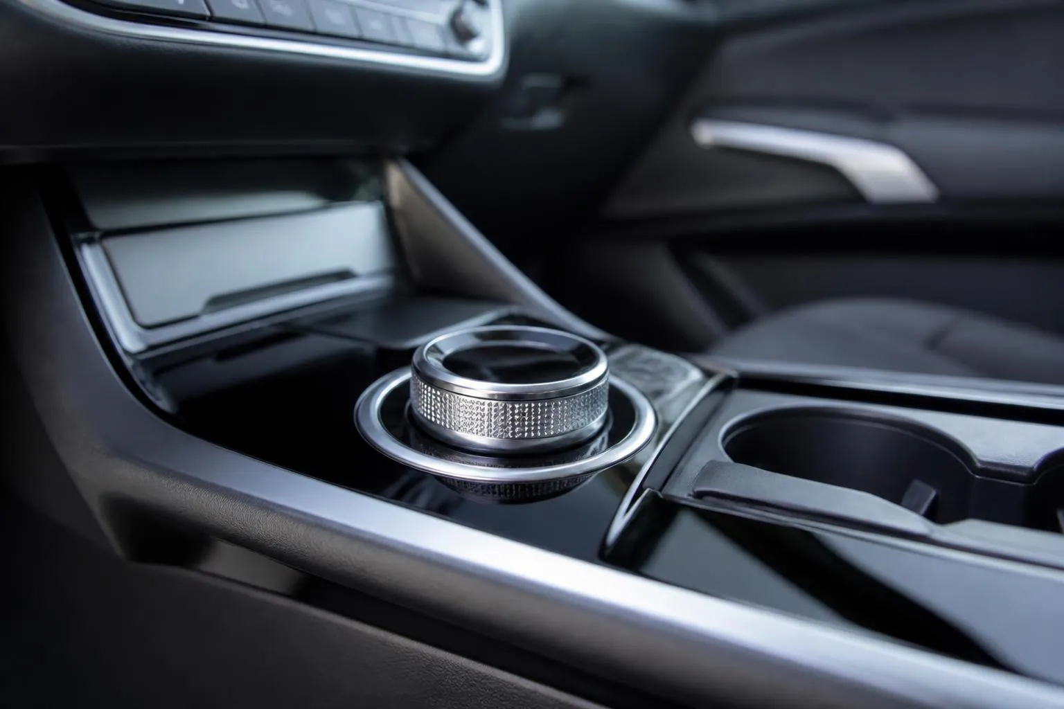 Poignee de porte affleurante d un SUV compact
