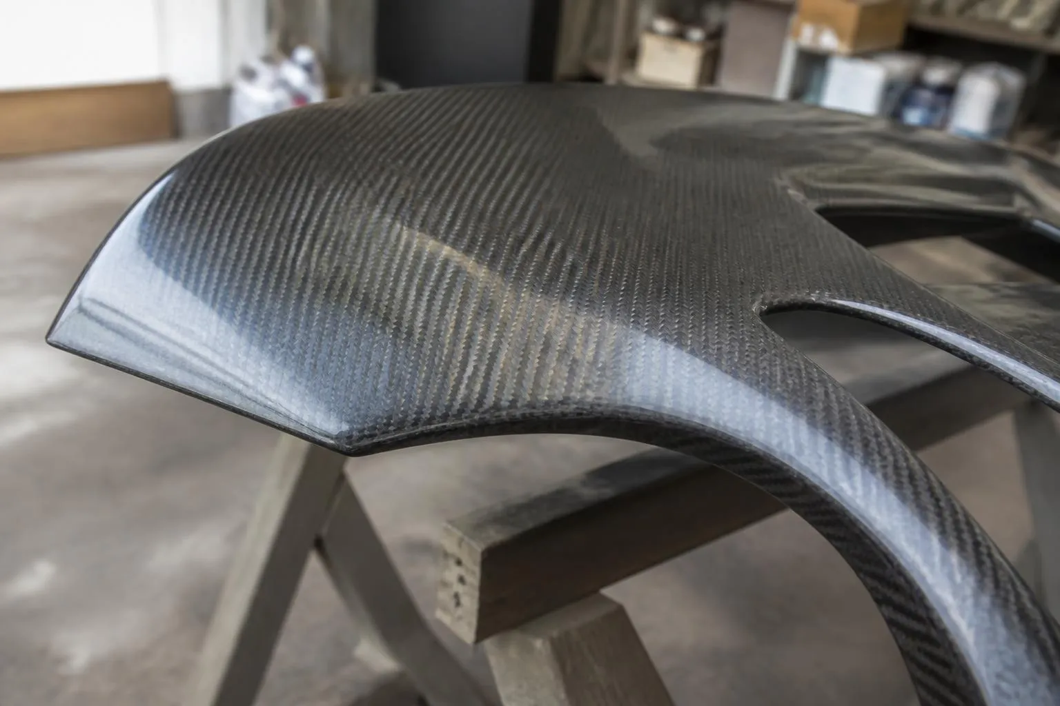 Piece de carrosserie en fibre de carbone
